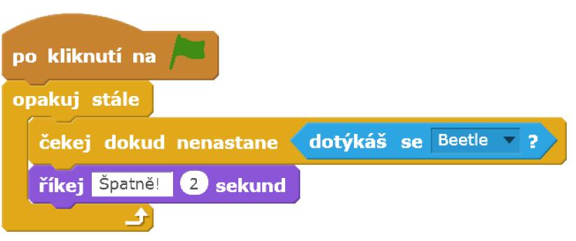 kláves a který se pohybuje bludištěm. Pohyb Brouka je omezen stěnami bludiště.
