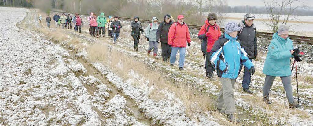 Pithart nádraží jsme nejprve poblahopřáli Majce a Heleně k narozeninám a pochutnali si na vynikajícím pohoštění, které si pro nás oslavenkyně přichystaly.