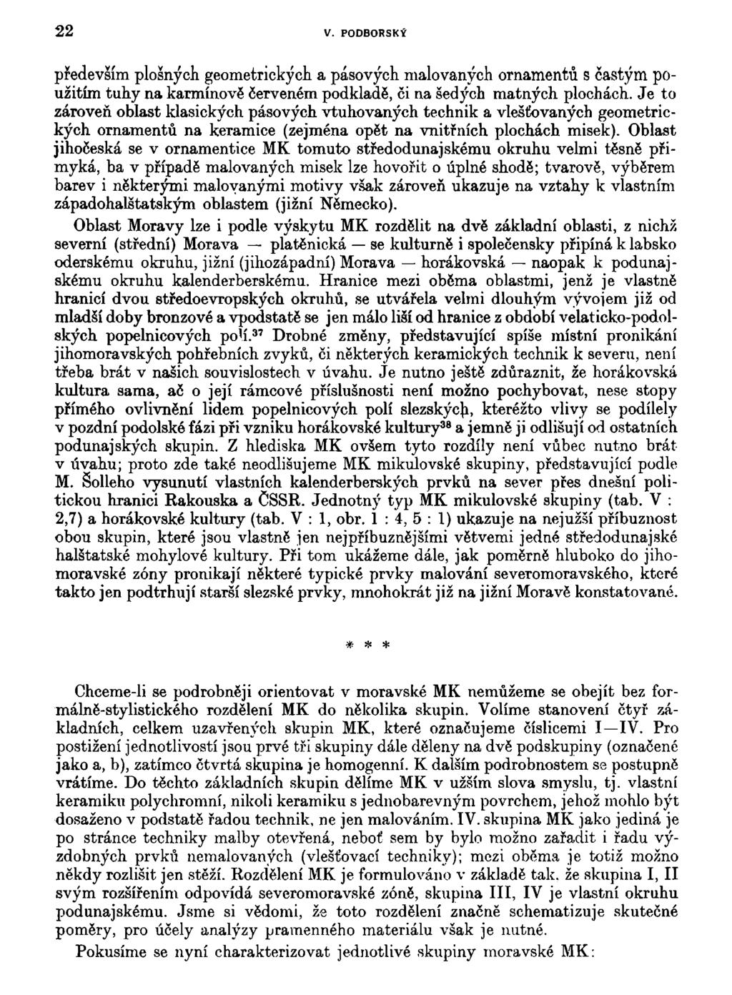 22 V. PODBORSKÍ především plošných geometrických a pásových malovaných ornamentů s častým použitím tuhy na karmínově červeném podkladě, či na šedých matných plochách.