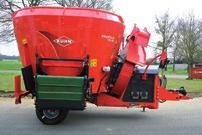 PŘÍMÉ OVLÁDÁNÍ Ve standardní výbavě jsou vozy PROFILE ovládány přímo přes vnější hydraulické okruhy traktoru.