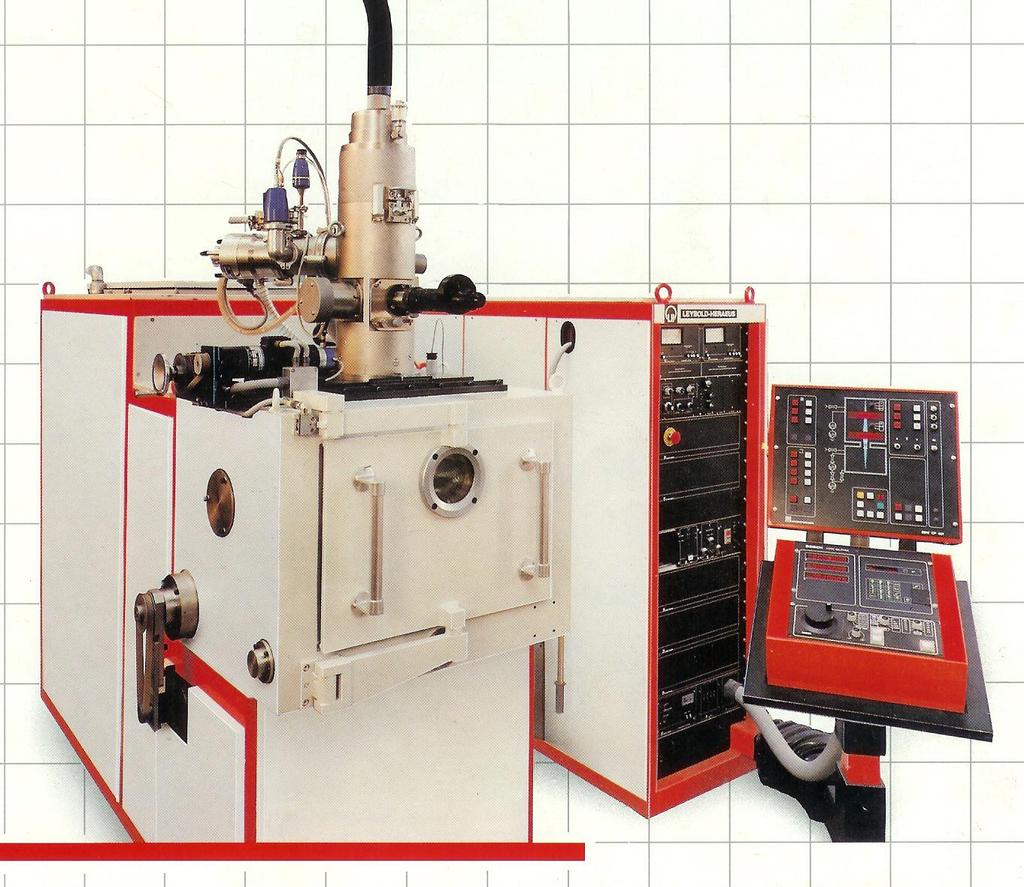 Obr. 3.2 Zařízení pro elektronové svařování ( vakuová komora 80 l, zdroj elektronů nad komorou) 3.