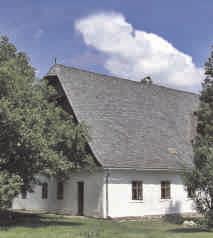 HOLČOVICE - SOUBORY LIDOVÉ ARCHITEKTURY, FARNÍ KOSTEL Turisté, kteří touží po spojení zajímavé historie, unikátní architektury a aktivní rekreace, by neměli minout obec Holčovice.
