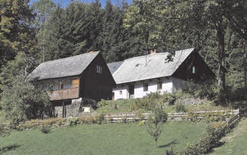 cz DOJAZD: - samochodem około 23,5 km od Krnowa, kierunek Złote Góry - autobusem przystanek Holczowice, Spalone točna, przystanek Holczowice, Komora restauracja Zatiši Turyści, których interesuje