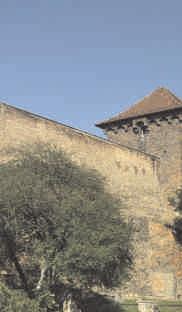 WIEŻA ZAMKOWA W PRUDNIKU I MUZEUM ZIEMI PRUDNICKIEJ DOJAZD: - samochodem około 35 km od Krnowa, kierunek Miasto Albrechcice i przejście graniczne Bartultovice Trzebina (PL), Prudnik Jeżeli udają się