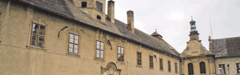 KLEJNOTY HISTORYCZNE GŁOGÓWKA DOJAZD: - samochodem:około 37 km od Krnowa, kierunek Głubczyce (RP), Klisino (RP), Głogówek, TRASY ROWEROWE: Trasa rowerowa nr.