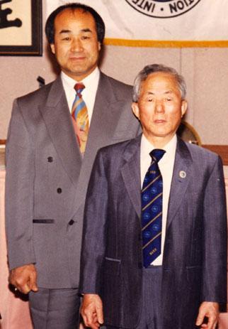 Rok 1972 Generál Choi Hong-hi na základě
