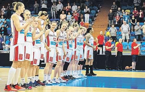 32 23. června 2017 Hradecko ajičínsko Výhra jako odměnazapodporu Pro české basketbalistky skončilo mistrovství Evropy neúspěchem. Fanoušky však potěšily závěrečným vítězstvím nad Španělskem.