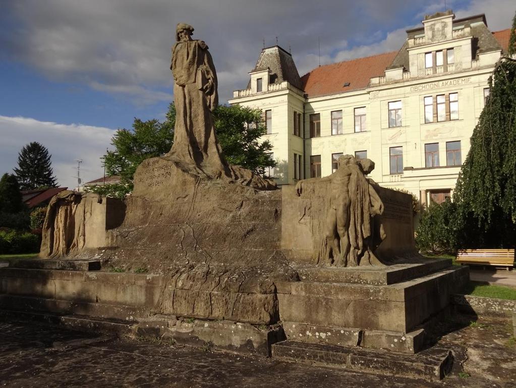 tyčce. Z toho vyplývá, že zmrzlina jako taková má mnohaletou historii, kdežto nanuk je poměrně mladým vynálezem.