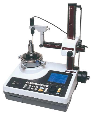 Kompaktní stolní přístroj pro měření přímo ve výrobním prostředí na dílně. S velkým displejem noduše praktický a integrovanou tiskárnou.