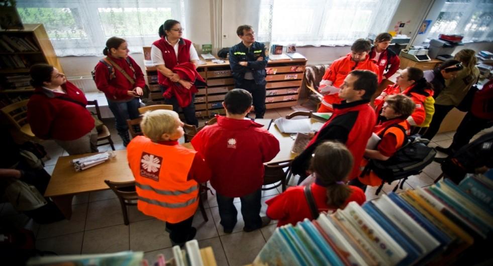 Český červený kříž a povodně Diakonie ČCE ve skladu materiální pomoci ČČK při povodních na Mělnicku v roce 2013 (obrázek č. 2), vznik Ad hoc PANELů při povodních v Libereckém kraji v roce 2010.