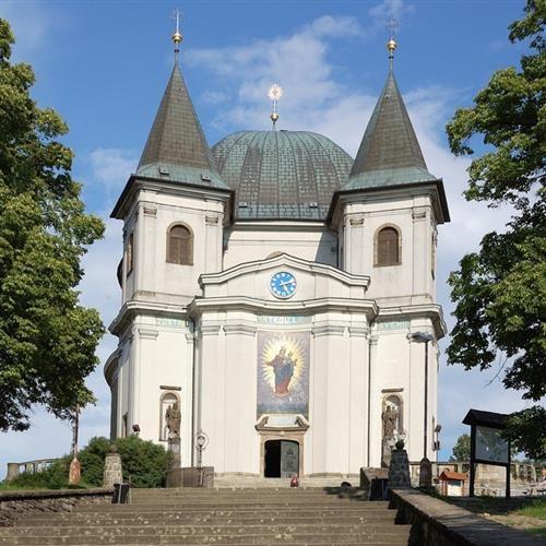 Putovali jsme na Svatý Hostýn Různé Jako každý rok i letos jsme pro seniory z otrokovické farnosti uspořádali poutní zájezd na