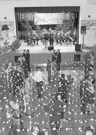 cz Výzdoba brala dech Hlavní cenou bylo živé prase Když matka příroda není štědrá na mráz a sníh, je nutno si vypomoct vlastními silami.