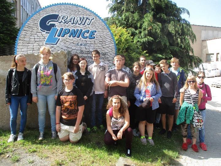 Znalost dopravních předpisů je už dnes součástí základní gramotnosti dětí vždyť se všichni denně stáváme účastníky silničního provozu minimálně jako chodci. Vítězem této dlouhodobé soutěže se stal K.