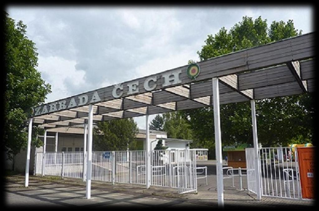 Na pravém břehu se od historického j ádra město rozvíjí směrem od řeky. Budovy v historickém centru města jsou dnes využívány převážně jako obchody a budovy úřadů.