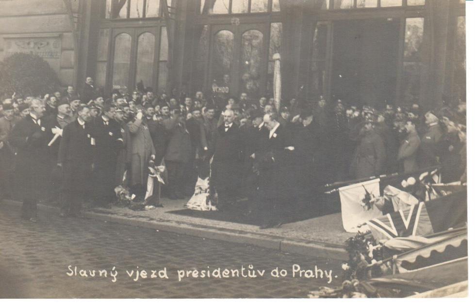 často iniciátoři stavby pomníků padlým spoluobčanům. Dodnes jsou tyto válečné pomníčky rozeseté a většinou také i udržované, téměř v každé obci. Konec 1.