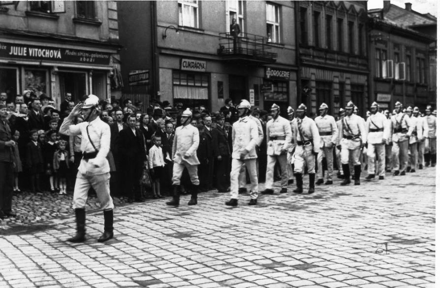 NÁHLÝ SRAZ ÚPICKÉ ŽUPY Karel Nývlt V letošním roce si připomínáme nejen 100 let od vzniku samostatné republiky, ale také výročí méně radostné.