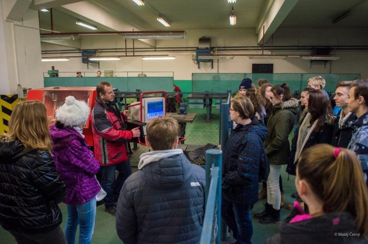1. 5 Spolupráce s ostatními školami a školskými zařízeními Dlouhodobým cílem naší školy je spolupracovat se všemi partnery při vytváření reálných představ o škole, její práci a činnostech.