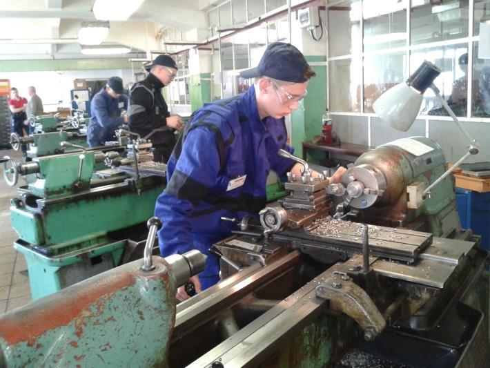 Soutěže se zúčastnili žáci třetího ročníku oboru Automechanik. Jakub Hanzal obsadil 4. místo a Jakub Louda 11. místo. Soutěž žáků oboru Instalatér Plastování s ESOZ 14.