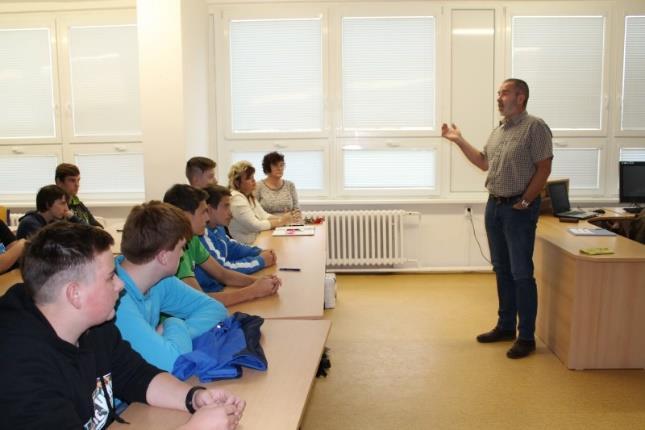 Celý seminář zabezpečovala JUDr. Silvie Brandová, lektorem semináře byl Ing. Jan Procházka ze společnosti EPOVITO s. r. o. Přednáška Drogy a právo Dne 18. 10.