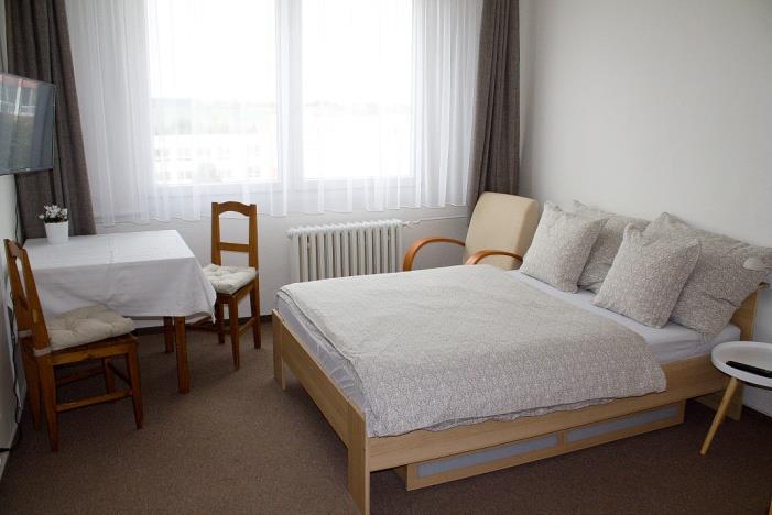 6. 5 Domov mládeže Kapacita DM je 156 míst ve dvou budovách. Pokud není naplněna, využívají se zbývající prostory k doplňkové činnosti.