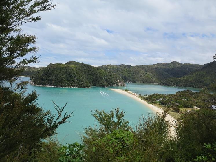 mostech. Viděl jsem různé krásné zátoky. V poslední části z Torrent Bay do Anchorage Bay vedou dvě cesty.