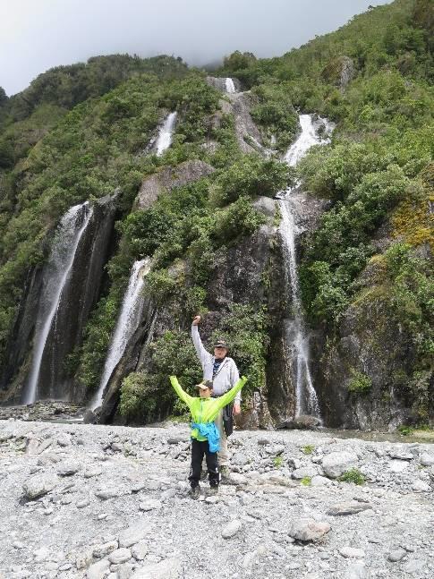 Hokitika. Pak jsme pokračovali do městečka Franc Josef.