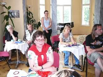 Občerstvení bylo výborné, o čemž svědčily prázdné podnosy a talíře.