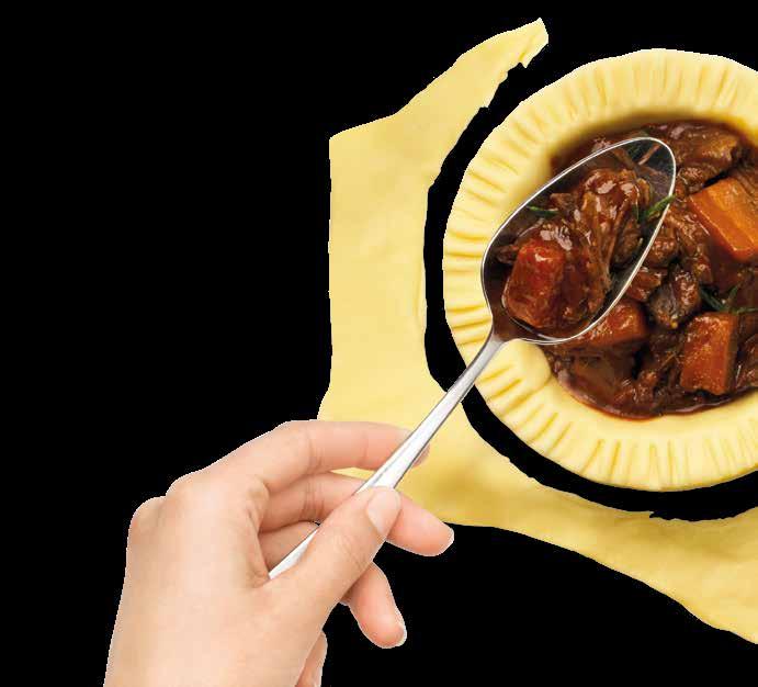Slaný koláč z hovädzieho mäsa a piva Guinness Čas prípravy: 20 minút + čas chladenia a pečenia PROGRAM PRESSURE COOK (TLAKOVÝ HRNIEC): 80 kpa / 60 min / Auto Quick PROGRAM SLOW COOK (POMALÉ