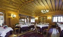 50 m HB UPŘESNĚNÍ: mimořádně stylový rodinný hotel, s fantastickou polohou přímo u sjezdovek a nedaleko centra Tarvisia. Celková kapacita hotelu je pouze 18 pokojů.