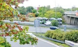Míru VÍCE INFORMACÍ NA ZADNÍ STRÁNCE SC-371304/02 SC-371194/03 Zpěvák Jindra Polák ze skupiny Jelen: