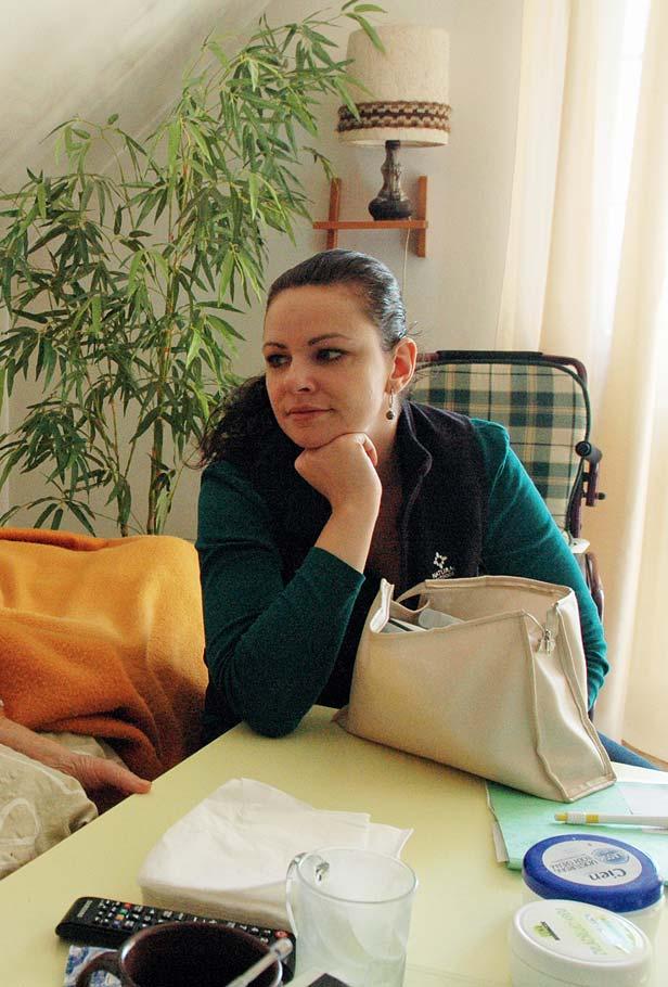 Péče je založena na 24 hodinové dostupnosti zdravotních sester a lékaře paliativní medicíny a na ordinaci ošetřujícího lékaře. Každé rodině nabízíme pomoc sociálního pracovníka.