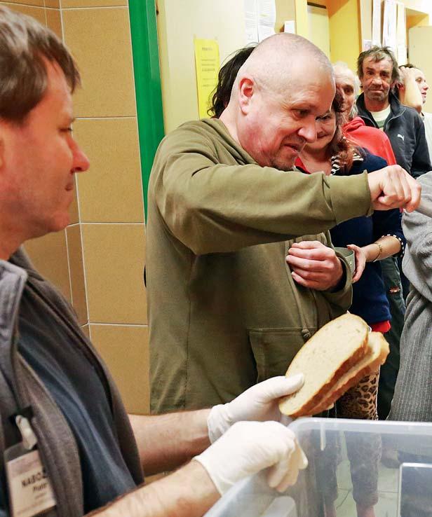 Zmírňujeme krizovou životní situaci těchto lidí, minimalizujeme sociální a zdravotní rizika spojená s jejich způsobem života a pomáháme jim při hledání a naplňování vhodných řešení.