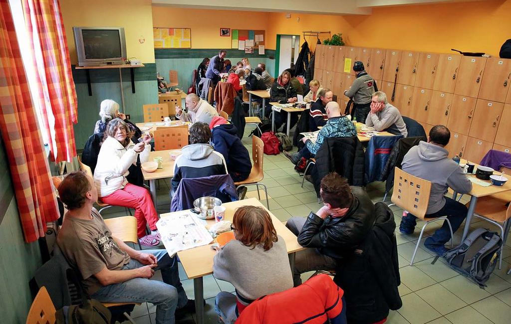 SOCIÁLNÍ REHABILITACE Nabízela klientům činnosti v kuchyni, kreativní dílně, Sociálním šatníku, při prodeji časopisu