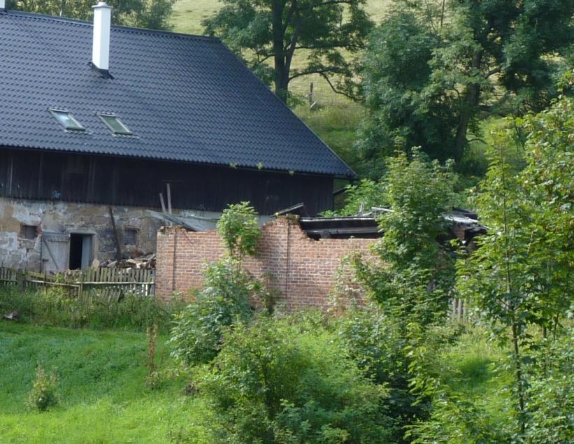 Chátrající dům lidové