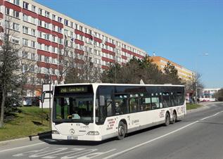 Autobusy - délková kategorie 15 m (SD+) V roce 1999 začala společnost Solaris Bus&Coach nabízet ve svém portfoliu třínápravový standardní autobus délkové kategorie 15 m.