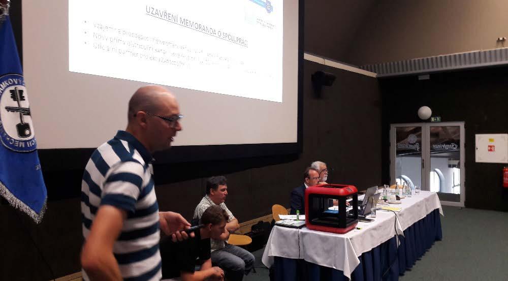 V případě, že návštěvník nebo partnera, v rámci newsletteru pro více než 45 000 registrovaných uživatelů portálu. Zbytek uživatelů uvidí článek po nějakou dobu na zdi po svém přihlášení na portál.