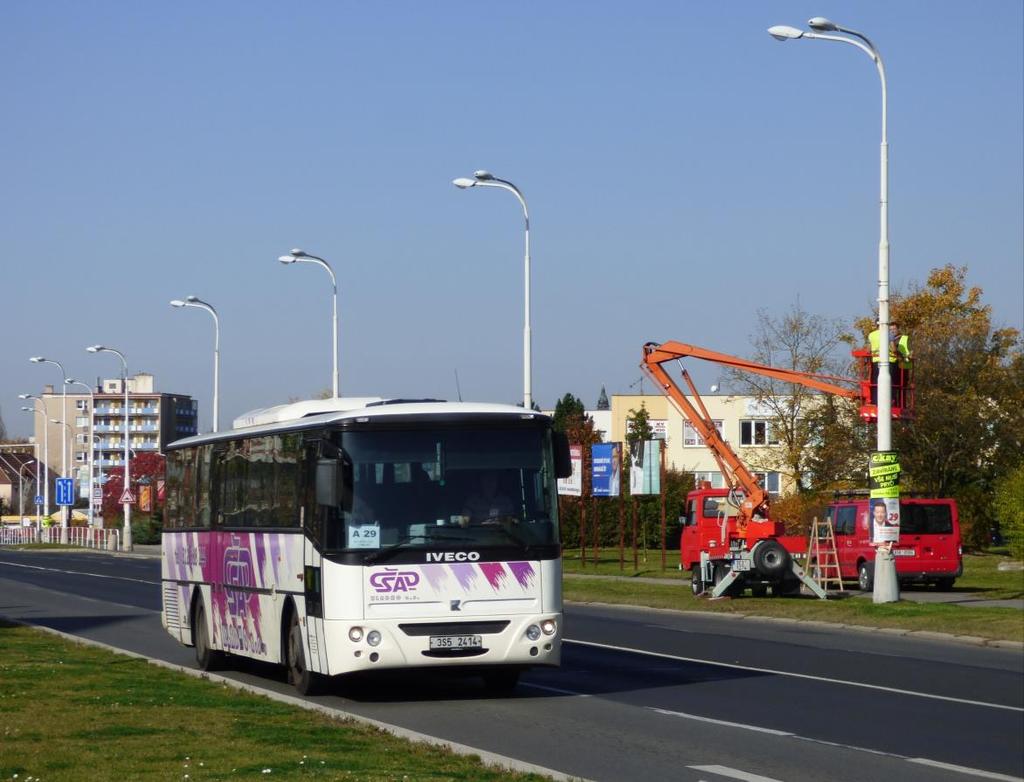 Následují linky, které neobsluhují přímo Kladno, ale oblasti Kladnu blízké: Pro cestování z Prahy od metra a směrem na Hostivice, Jeneč, Unhošť a Malé Kyšice slouží linka A32.