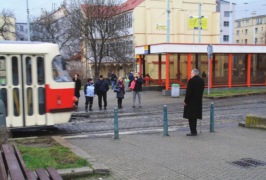). Z hlediska plynulosti veřejné dopravy samozřejmě jakékoliv zdržení či zpomalení prostředků veřejné dopravy může být vnímáno negativně, avšak pro účely zvýšení bezpečnosti provozu a současně