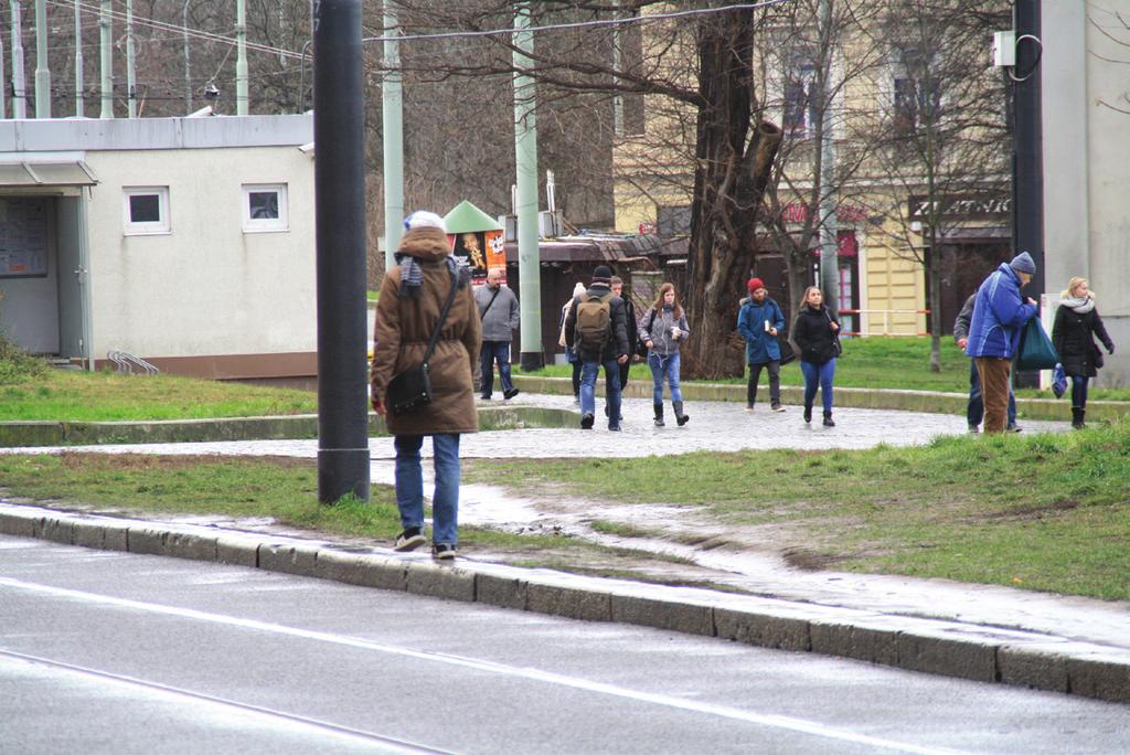 Naopak přímo v křižovatce nedošlo k žádné nehodě (za posledních 11 let) s účastí chodce, cyklisty ani tramvaje.