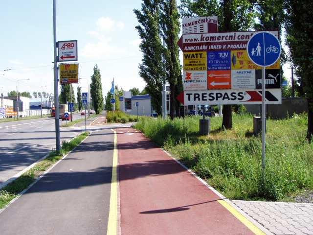 STEZEK, PRUHŮ A TRAS A CYKLISTICKÉ INFRASTRUKTURY V OSTRAVĚ Příklad jednosměrné dělené stezky