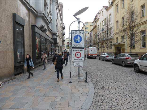 V roce 2016 byl na dvou místech v Ostravě použit též nový prvek tzv. cyklistická zóna. Jedná se o komunikaci se smíšeným provozem, kde prioritu mají cyklisté (jako např. v pěší nebo zóně chodci).