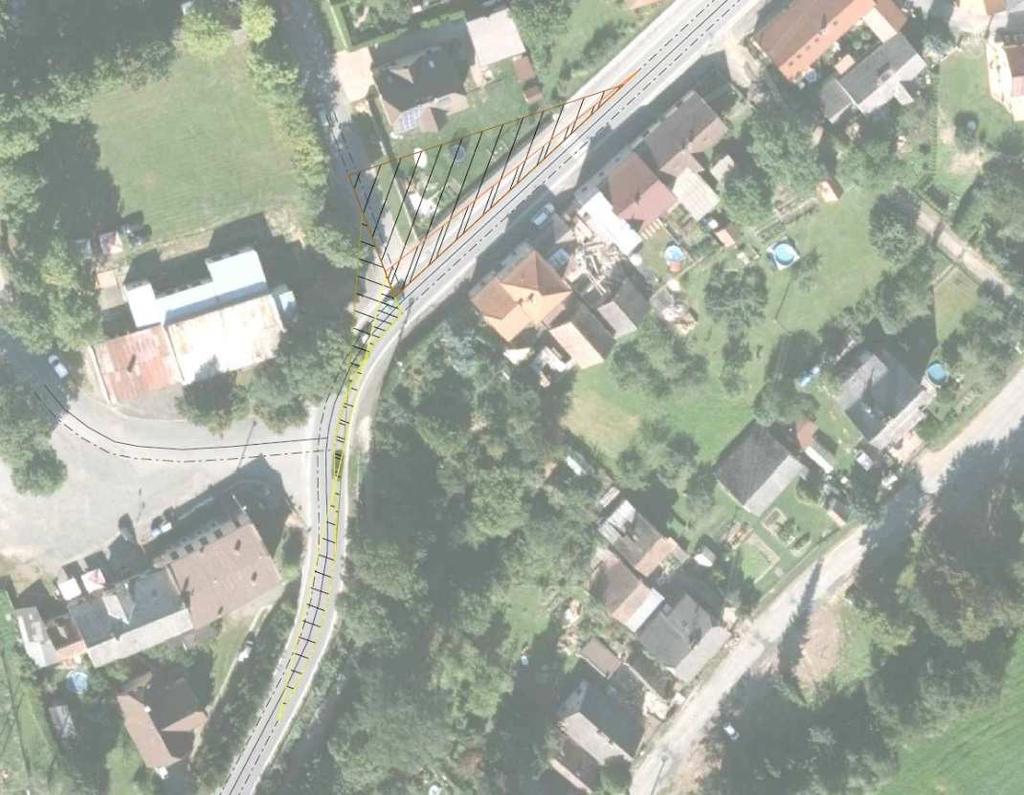 Křižovatka s místní komunikací vedoucí k domu č. p. 182 Křižovatka č. 6 je styková, přednost v jízdě je určena značkou P4 Dej přednost v jízdě.