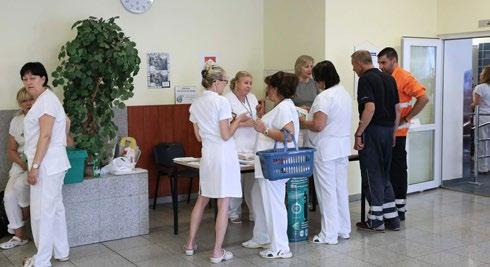 Česká vedoucí sestra Eva Roubíčková uspořádala osvětovou akci pro veřejnost ve Fakultní nemocnici Královské Vinohrady (FNKV), kde pracuje. Akce se konala pod titulem Chcete přestat kouřit?