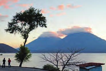 pro dospělé od 16 let průměrný věk 35 let (v sezóně 30 let) Guatemala, Antigua, nádherné, bezpečné město, individuální kurzy španělštiny, WiFi zdarma, rodiny, apartmány, 30 lekcí individuální výuky