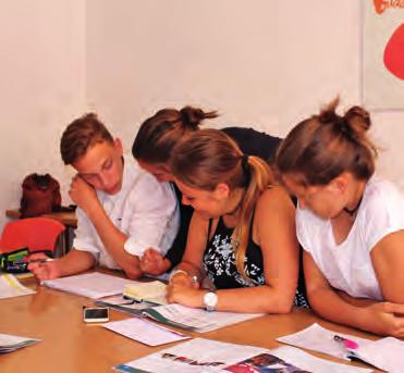 Course Residence 20 55 minut 1-9 týdnů 10 nejvíce 2-9 Pro mládež ve věku 14-17 let, která se chce učit španělsky v jednom z nejkrásnějších španělských měst.