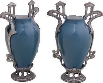 , glazovaná keramika, oboustranný malovaný dekor kosatců, výška 38 cm 161 Thonet, fa Čtecí