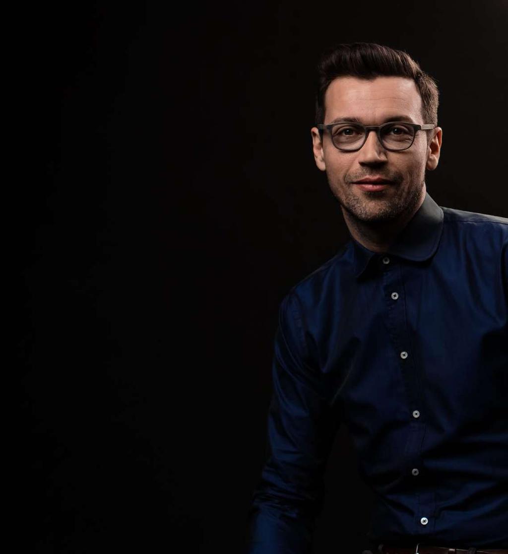 LUKÁŠ HEJLÍK & MYČK S FUNKCÍ COMFORTLIFT MYTÍ NÁDOBÍ N NEJVYŠŠÍ ÚROVNI Satelitní rameno