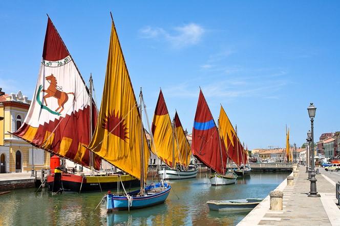 Centrum Cesenatica se soustředí kolem starobylého přístavního kanálu Porto Canale, který je podle projektu Leonarda da Vinci a dodnes slouží jako přístav pro typické rybářské