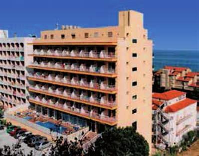 Španělsko Calella 300 m POLOPENZE HOTEL CATALONIA DÍTĚ DO 13 LET POBYT ZDARMA 10% 7x ubytování s polopenzí dle termínu, služby delegáta plná penze 160 Kč/os./noc, all inclusive 450 Kč/os.