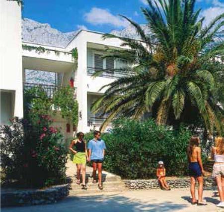 Chorvatsko Makarska HOTEL RIVIJÉRA DÍTĚ DO 12 LET POBYT ZDARMA 50 m POLOPENZE Stálice naší nabídky. Oblíbený hotelový komplex s vynikající polohou přímo u pláže a výbornou stravou včetně nápojů.